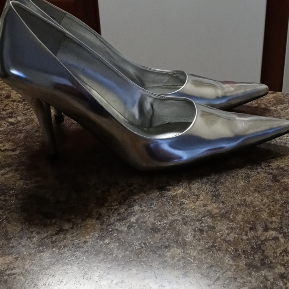 Shoes - Picture 2 of 3